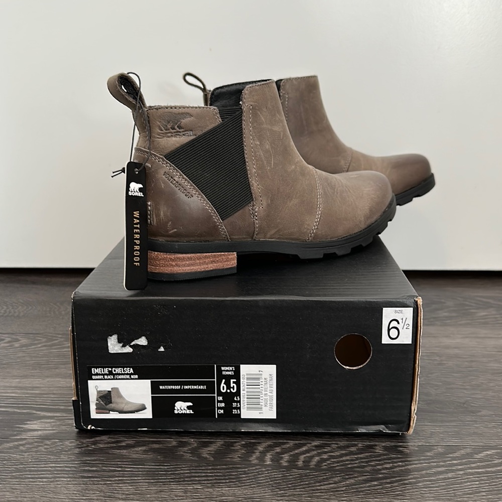 Sorel Emelie Chelsea boot